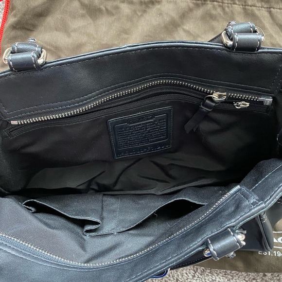 Like brand new leather Coach purse - Picture 3 of 5